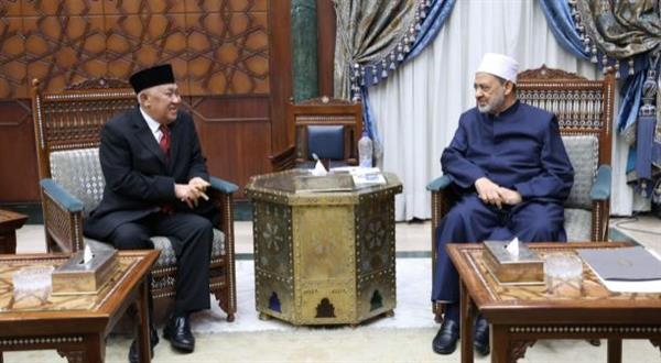 شيخ الأزهر يستقبل رئيس معهد ديا ماليلا الإندونيسي