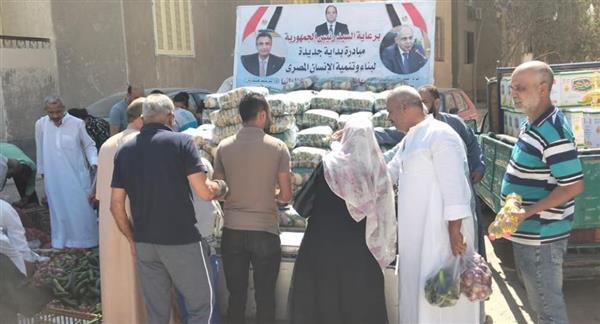 ضمن " بداية ".. 6 سيارات متنقلة لبيع السلع واللحوم بالمنيا الجديدة