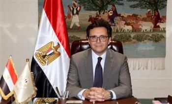  وزير الثقافة يهنئ طلاب الفنون المسرحية عقب فوزهم بـ 11 جائزة في مهرجان ظفار
