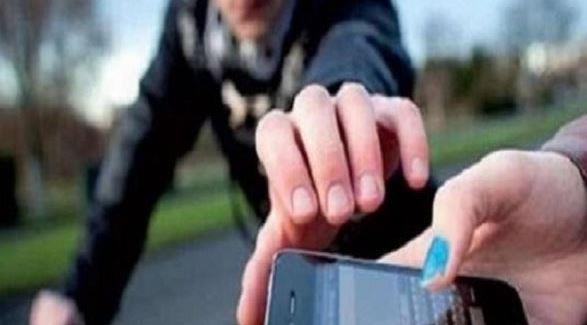 ضبط عنصر إجرامي تخصص في سرقة الهواتف المحمولة بالقاهرة