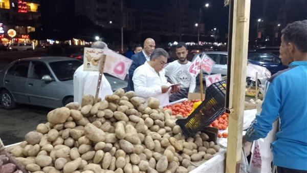 محافظ الدقهلية يقوم بجوله تفقدية مفاجئة منفرداً بشوارع مدينة المنصورة