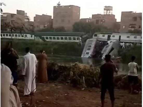 شهود عيان: إصابات ووفيات بسبب تصادم قطارين بالمنيا 