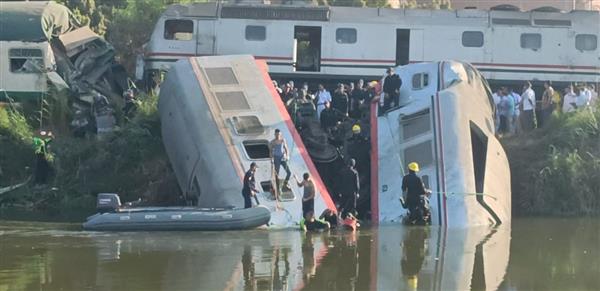 وزيرة التضامن تتابع حادث تصادم قطارين بالمنيا