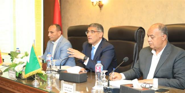 محافظ الجيزة يناقش الموقف التنفيذي لمشروعات الخطة الاستثمارية 