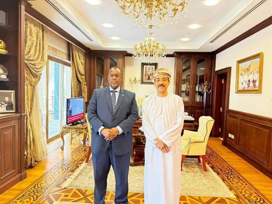 سفير الصومال يبحث مع نظيره العماني سبل تعزيز التعاون المشترك