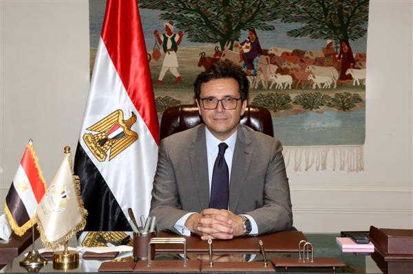 وزير الثقافة يشهد أوبريت «العشرة الطيبة» بالمسرح الكبير في الأوبر