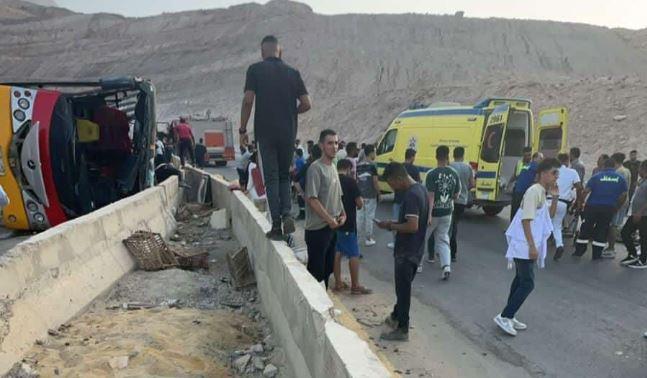 وزير التعليم العالي و"الشناوي" يتابعان حادث انقلاب أتوبيس جامعة الجلالة 