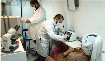 توقيع الكشف الطبى على 1260 حالة خلال قافلة مجانية بمركز سمالوط 