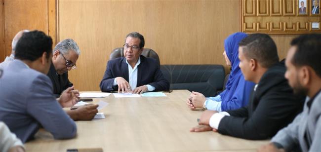 اجتماع فريق عمل المعرض الزراعي الأول بجامعة جنوب الوادي