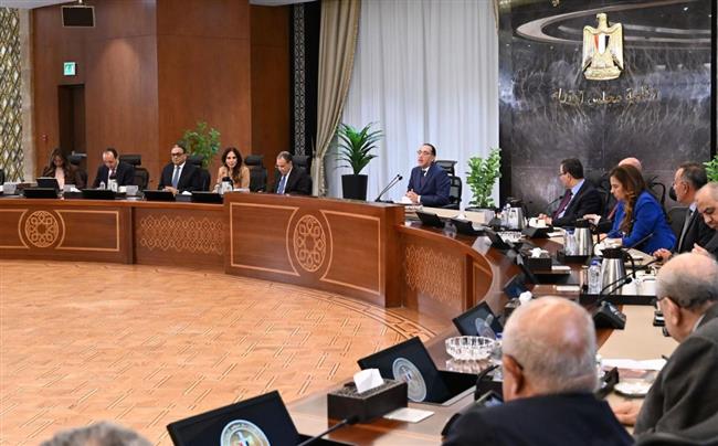 رئيس الوزراء يلتقي عددا من القامات الفكرية لاستعراض القضايا المثارة على الساحة
