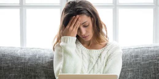 هل هناك علاقة بين ما نأكله ونشربه وحدوث القلق والاكتئاب؟