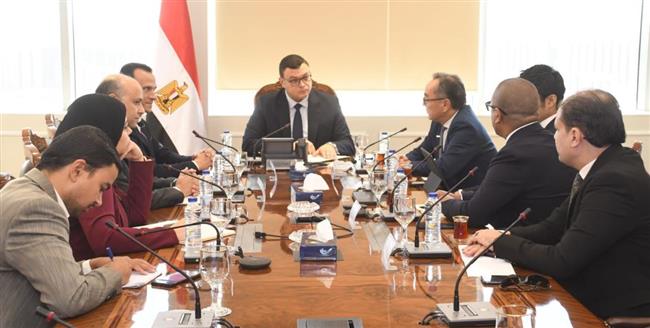 تفاصيل لقاء وزير الإسكان بأسطورة العقارات في اليابان 