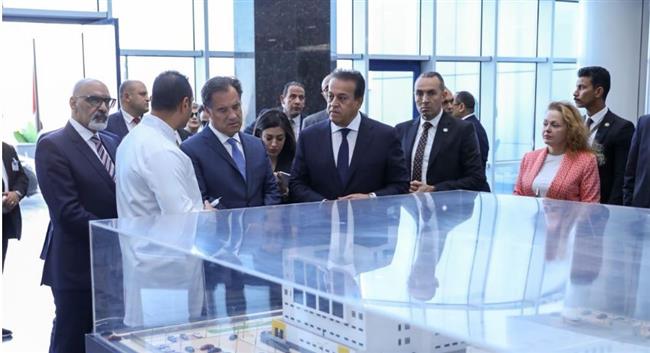 عبدالغفار ووزير الصحة اليوناني يتفقدان مستشفى العاصمة الإدارية الجديدة