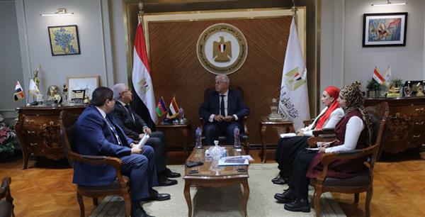 وزير التعليم العالي يستقبل سفير أذربيجان لبحث آفاق التعاون المُشترك