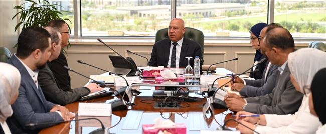 وزير الصناعة يبحث مع رئيس شركة تكنولوجيا الحديد إنشاء مصنع لإنتاج الأبواب المصفحة