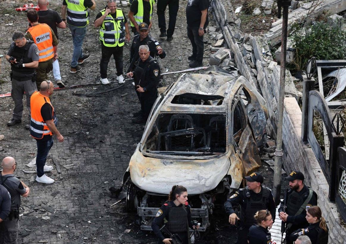 حزب الله يقصف شركة عسكرية بضواحي تل أبيب واحتراق دبابة إسرائيلية