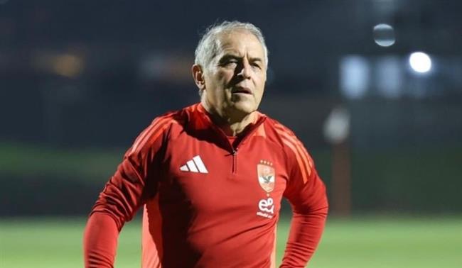كولر يجتمع بالجهاز المعاون تحضيرا لمباراة نهائي السوبر المصري