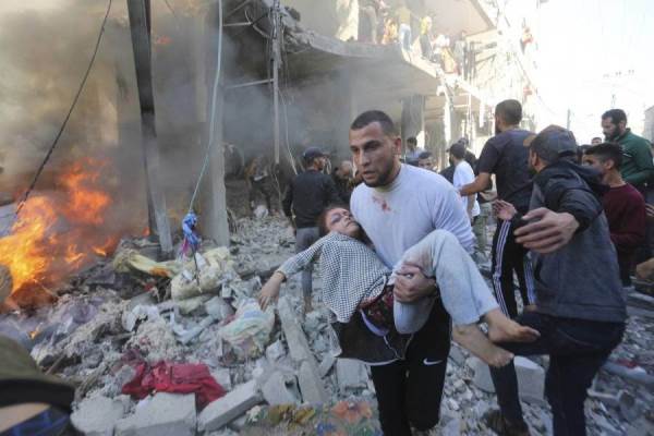 استشهاد 4 فلسطينيين بقصف الاحتلال الإسرائيلي منزلًا في غزة