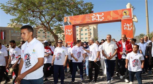 بالكوتش والترينج.. رئيس جامعة المنيا يقود فعاليات مبادرة " 100 يوم رياضة" 