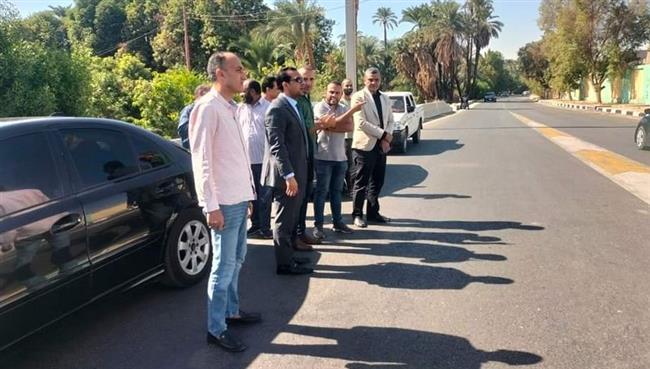 "حازم عمر" يتفقد الحركة المرورية بمداخل كوبري الرياح العلوي الجديد بقنا 
