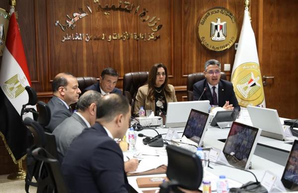 3 وزراء يتابعون مع المحافظين توافر السلع الغذائية للمواطنين