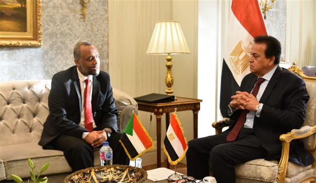  وزير الصحة يبحث مع نظيره السوداني التعاون المشترك 