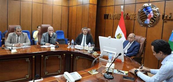 محافظ المنيا يشارك في اجتماع "التنمية المحلية" لمتابعة جهود ضبط الأسواق
