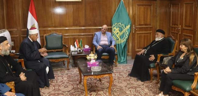 محافظ القليوبية يعقد اجتماعًا مع قيادات بيت العائلة المصرية 