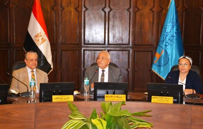 مجلس شئون خدمة المجتمع بجامعة الإسكندرية يناقش ملف السلامة والصحة المهنية 