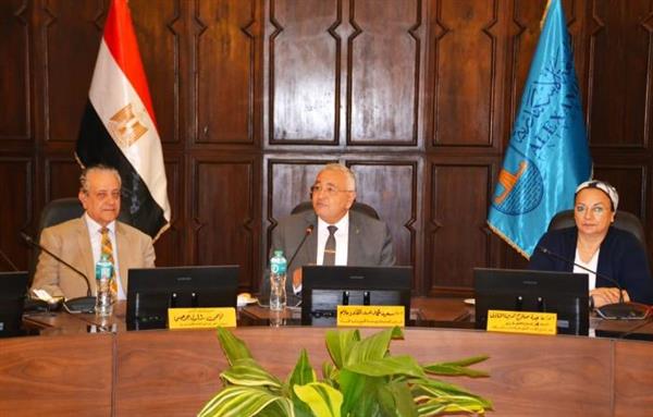 مجلس شئون خدمة المجتمع بجامعة الإسكندرية يناقش ملف السلامة والصحة المهنية