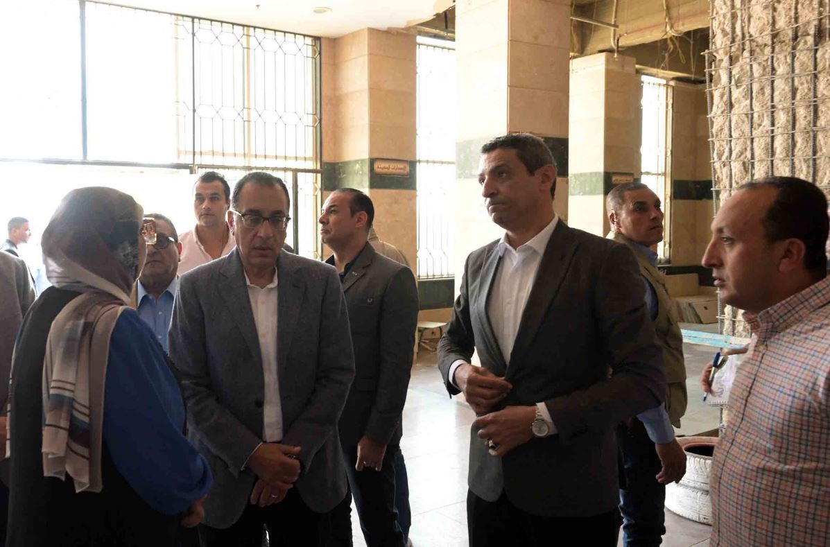 السويس .. رئيس الوزراء يغير مسار جولته لتفقد مشروع ترميم قصر الثقافة