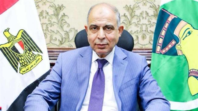 محافظ المنيا يسلم 4 عقود وحدات سكنية لأسر أولى بالرعاية