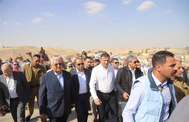 جولة تفقدية لـ وزير السياحة والآثار بمنطقة أهرامات الجيزة