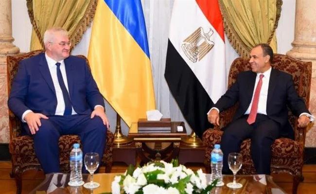 وزير الخارجية يعقد جلسة مباحثات مع نظيره الأوكراني