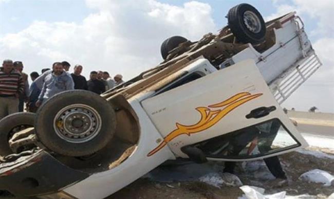 إصابة 15 عاملا إثر انقلاب سيارة نقل على طريق الإسماعيلية السويس