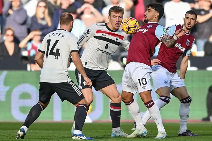 الدوري الإنجليزي .. فوز وست هام على مانشستر يونايتد وكريستال بالاس على توتنهام