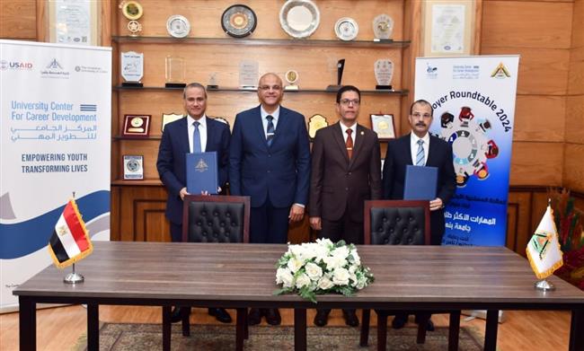 بحضور "عطية" و"رزق".. دار المعارف توقع بروتوكولا لتدريب طلاب جامعة بنها