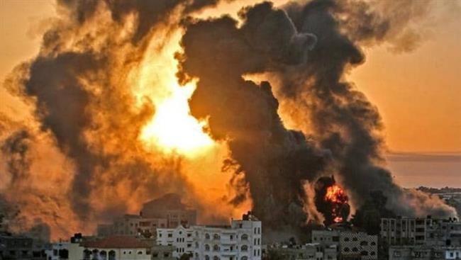 الزوارق الحربية الإسرائيلية تقصف مخيم الشاطئ