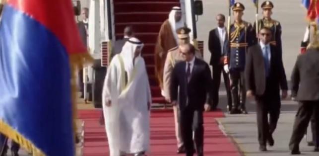 الرئيس السيسي يستقبل رئيس دولة الإمارات في مطار القاهرة .. بث مباشر