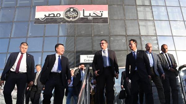 جولة وزير الإسكان و نظيره الصيني بأبراج الداون تاون ومشروعات مدينة العلمين الجديدة