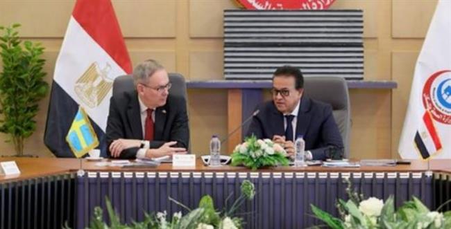 "عبد الغفار" يبحث مع سفير السويد بالقاهرة زيادة الفرص الاستثمارية بقطاع الصحة