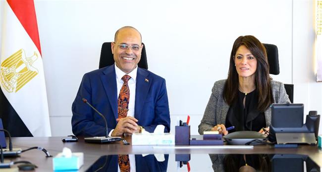 وزيرة التخطيط تلتقي وزير العمل لبحث الملفات المشتركة 