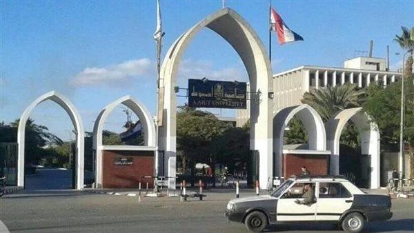 ضمن مبادرة "بداية جديدة لبناء الإنسان" .. جامعة أسيوط تعقد ورشة عمل فنية لطلاب من ذوى الهمم