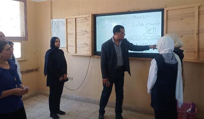 مدير تعليم قنا يفاجئ 4 مدارس بنقادة 