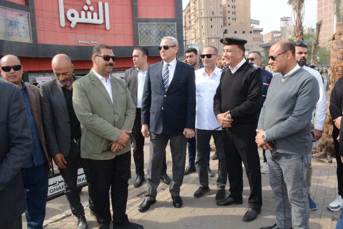 استجابة لشكاوى المواطنين.. إخلاء ميدان محطة القطارات من الباعة الجائلين