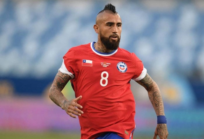 "جاريكا" يستدعي أرتورو فيدال إلى قائمة منتخب تشيلي