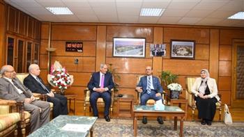   رئيس جامعة أسيوط يستقبل وزير التعليم الأسبق لمناقشة رسالة دكتوراه بكلية التربية للطفولة