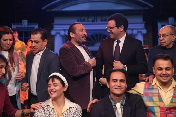 وزير الثقافة يشهد عرض "مش روميو وجوليت" بالمسرح القومي ويشيد بأداء أبطاله