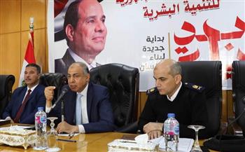   محافظ المنيا يناقش ملفات التصالح وبناء مستشفى عام جديد 