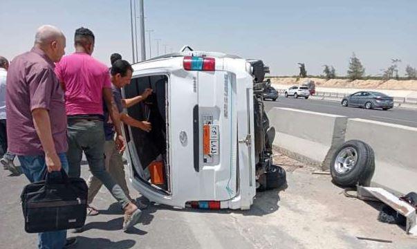 مصرع شخص وإصابة 7 آخرين فى انقلاب سيارة ميكروباص بطريق شبرا بنها الحر